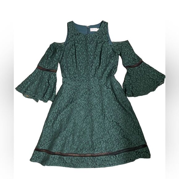 Eliza J. (Like New) Hunter Green Lace Bell Sleeve Cold Shoulder Dress (Size: 8) - Picture 5 of 16